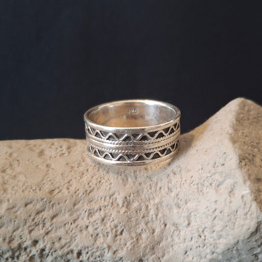 Vintage Sterling Silver Wide Pattern Band Ring